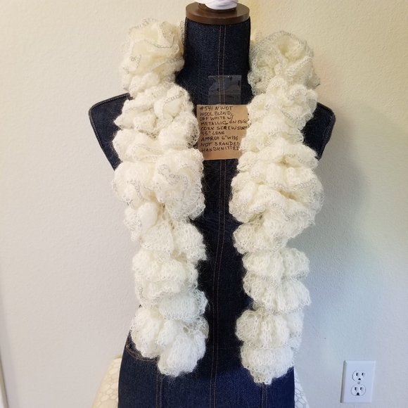 #541 NWOT RARE Hand Knitted Winer White Scarf 45" X 6" - Picture 2 of 9
